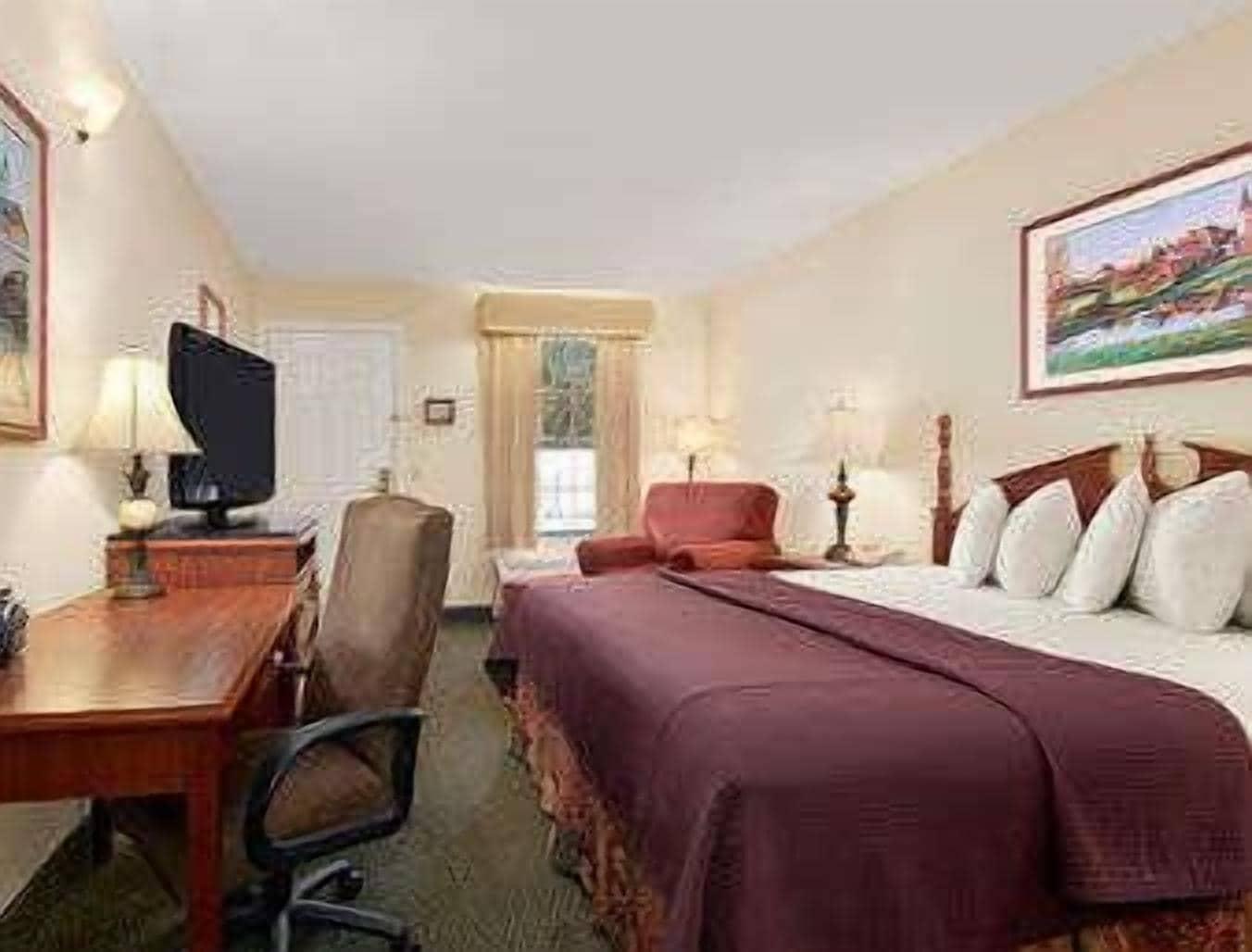 Baymont By Wyndham Eufaula Hotel Exterior photo