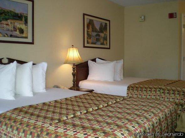 Baymont By Wyndham Eufaula Hotel Room photo