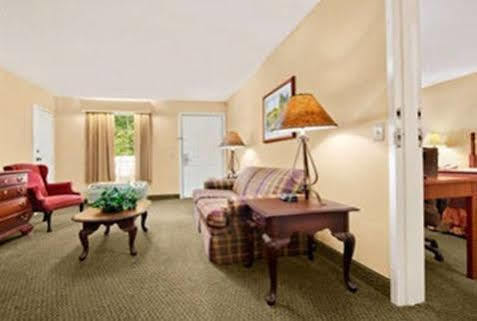 Baymont By Wyndham Eufaula Hotel Exterior photo